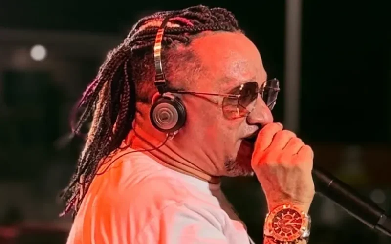 cantor-kinho-do-rodo-morre-apos-passar-mal-na-bahia-1777725893570_v2_900x506.jpg.webp