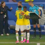 Detalhe no dedo de Endrick durante jogo do Brasil vira assunto e levanta especulações